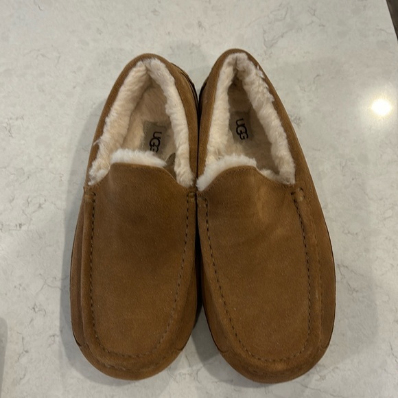 Ugg Ascot Men’s Slipper - Picture 2 of 6